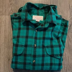 Filson Alaskan Guide Shirt. Green. Medium.